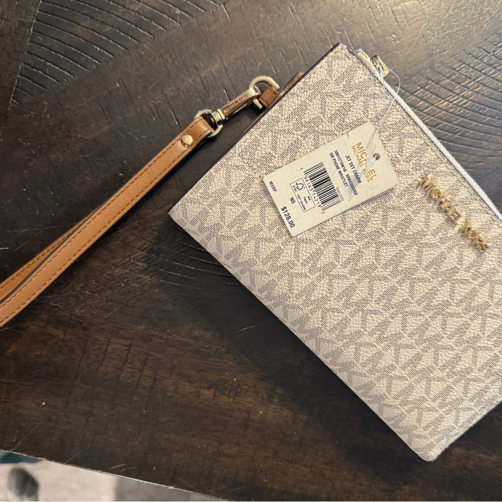 Michael Kors Cream Wristlet new with tags